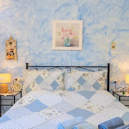 Two-room Facing The Pool In An Elegant Setting Just 2 Km From The Sea *
