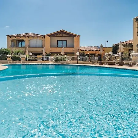 Two-room Facing The Pool In An Elegant Setting Just 2 Km From The Sea *