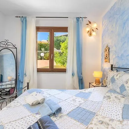 Two-room Facing The Pool In An Elegant Setting Just 2 Km From The Sea *