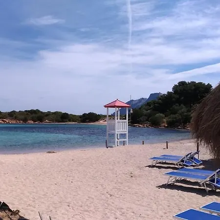 Two-room Facing The Pool In An Elegant Setting Just 2 Km From The Sea *
