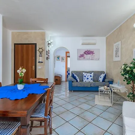 Two-room Facing The Pool In An Elegant Setting Just 2 Km From The Sea Holiday home