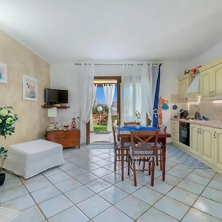Two-room Facing The Pool In An Elegant Setting Just 2 Km From The Sea